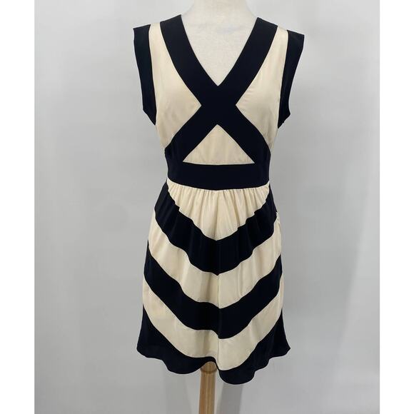 BCBGMAXAZRIA Striped Dress Silk Fit & Flare V Neck Mini Black & White Womens 8 - Picture 2 of 8